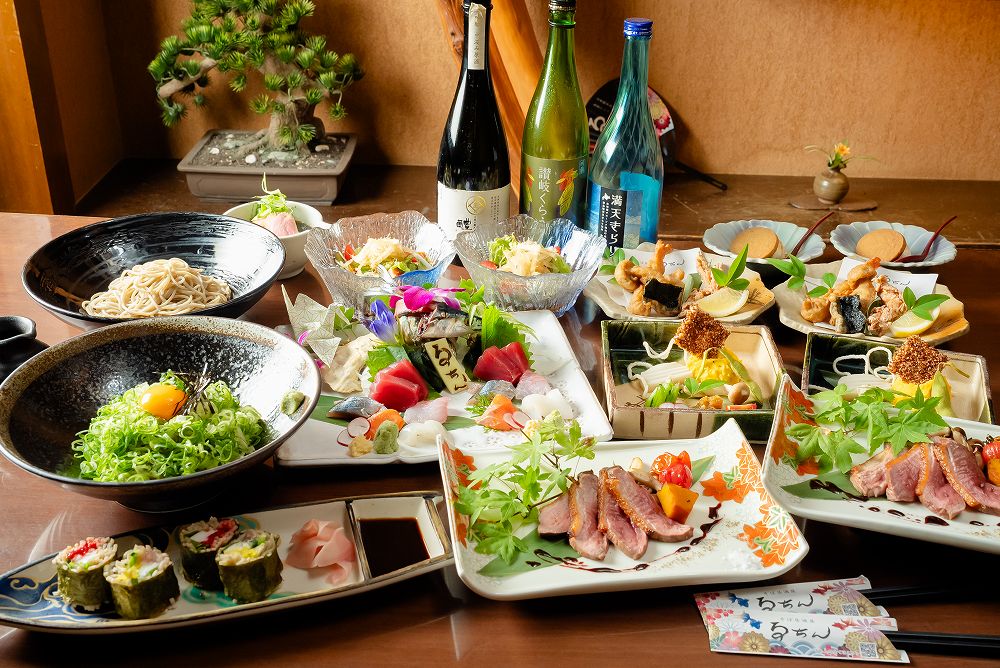 そば寿司、そば、デザート付きの季節の料理9品をご堪能いただける、特別な会席コースです。